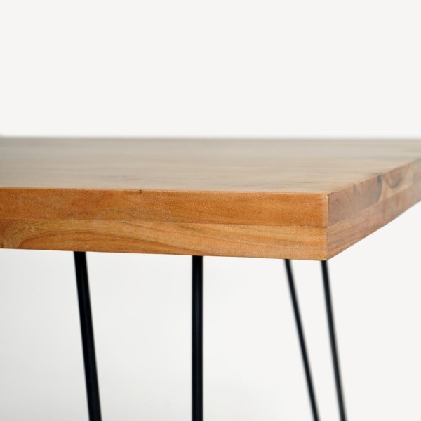 Table de salle à manger scandinave - Clip