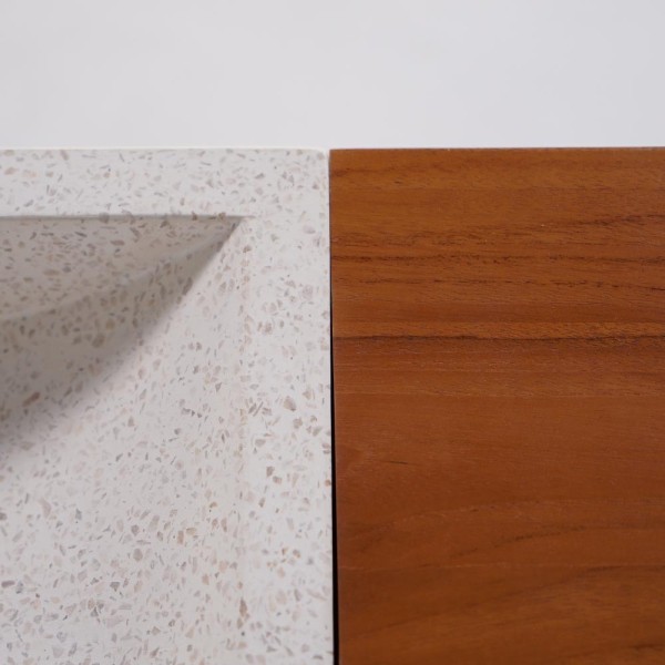Meuble lave-mains suspendu en bois de teck massif et vasque en terrazzo blanc - Oviya