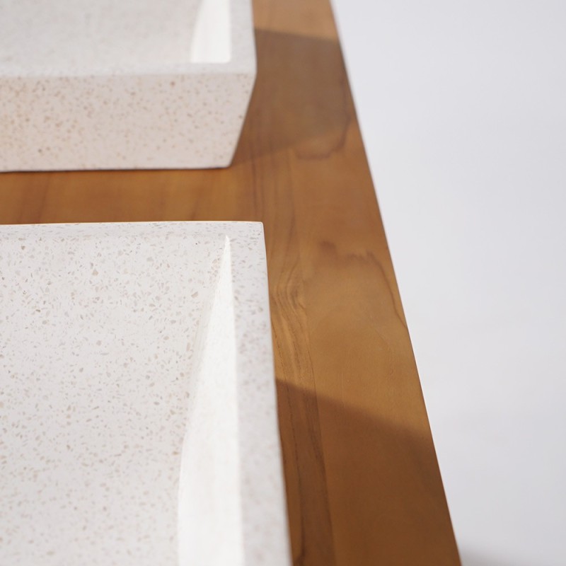 Meuble de salle de bain en bois massif de teck et double vasques en terrazzo blanc - Meera