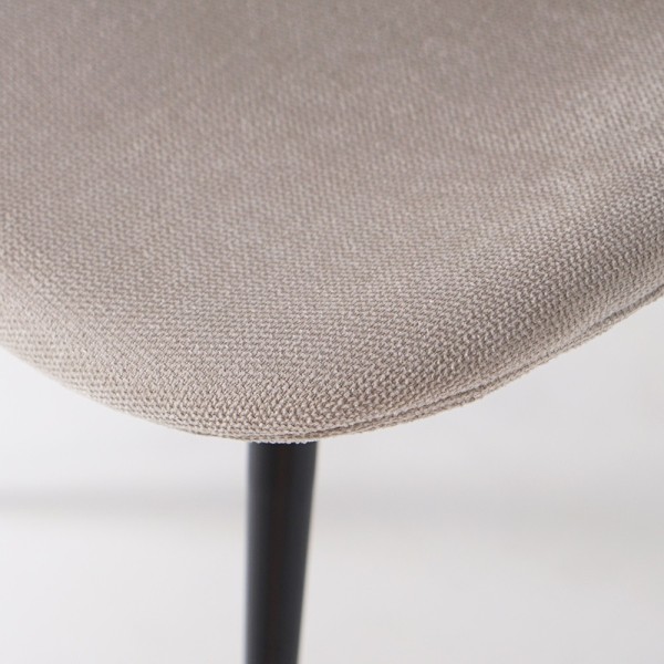 Chaise de salle à manger en tissu couleur sable et pieds en noir - Cloud