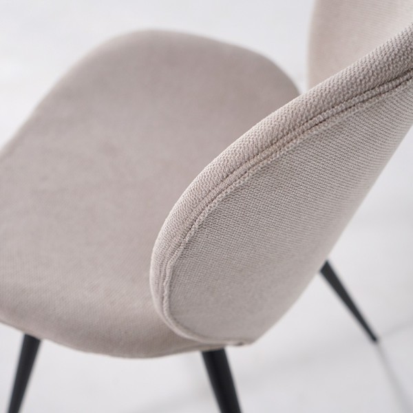 Chaise de salle à manger en tissu couleur sable et pieds en noir - Cloud