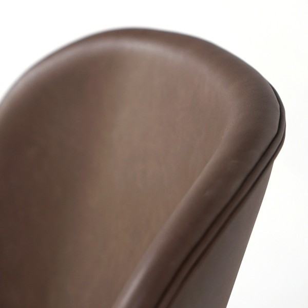 Chaise de salle à manger en faux cuir marron foncé avec pieds noirs - Cloud
