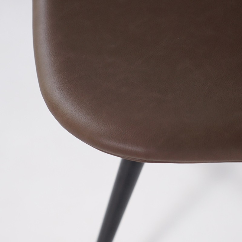 Chaise de salle à manger en faux cuir marron foncé avec pieds noirs - Cloud
