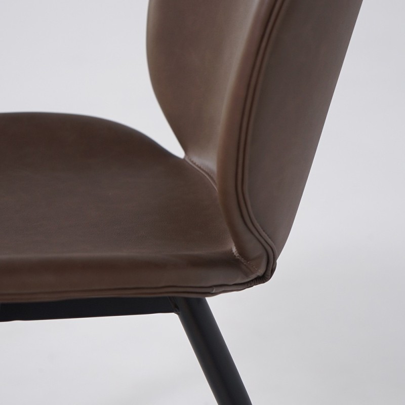 Chaise de salle à manger en faux cuir marron foncé avec pieds noirs - Cloud