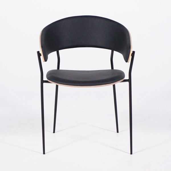 Chaise en cuir noir synthétique, et pieds en métal noir - Crib