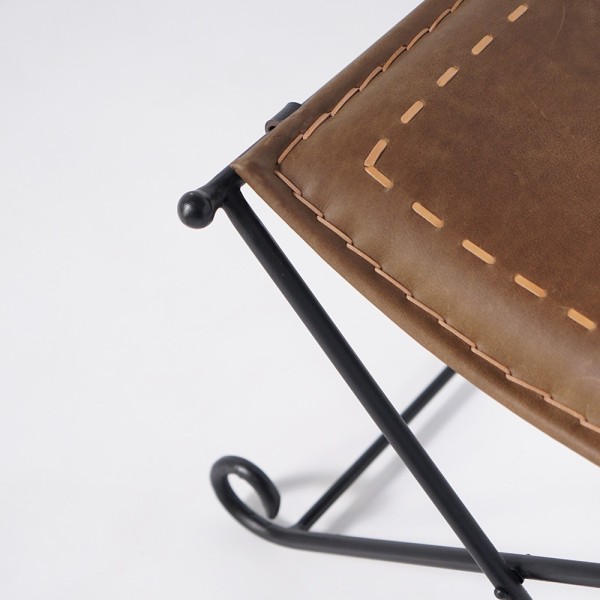 Tabouret en cuir et pieds en metal - Scala