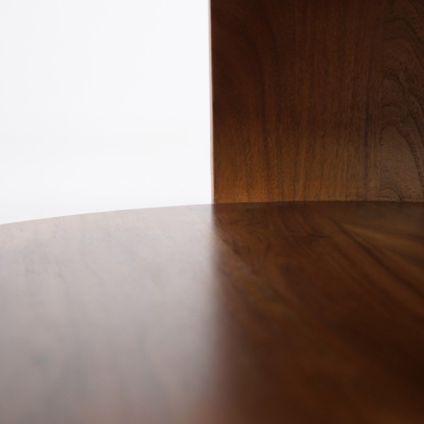 Table basse en bois massif avec plateau en travertin