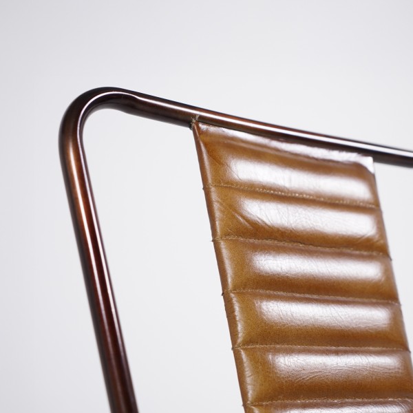 Chaise industrielle cuir cuivre 2