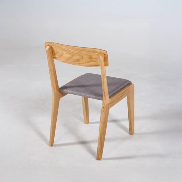 Chaise de salle à manger en bois de chêne et tissu gris - Skog