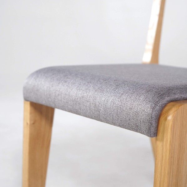 Chaise de salle à manger en bois de chêne et tissu gris - Skog