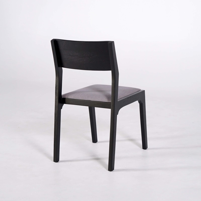Chaise noire en bois naturel et tissu gris - Elegance