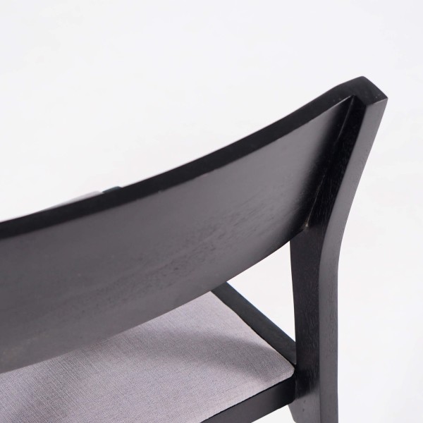 Chaise noire en bois naturel et tissu gris - Elegance