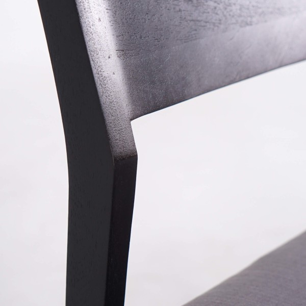 Chaise noire en bois naturel et tissu gris - Elegance