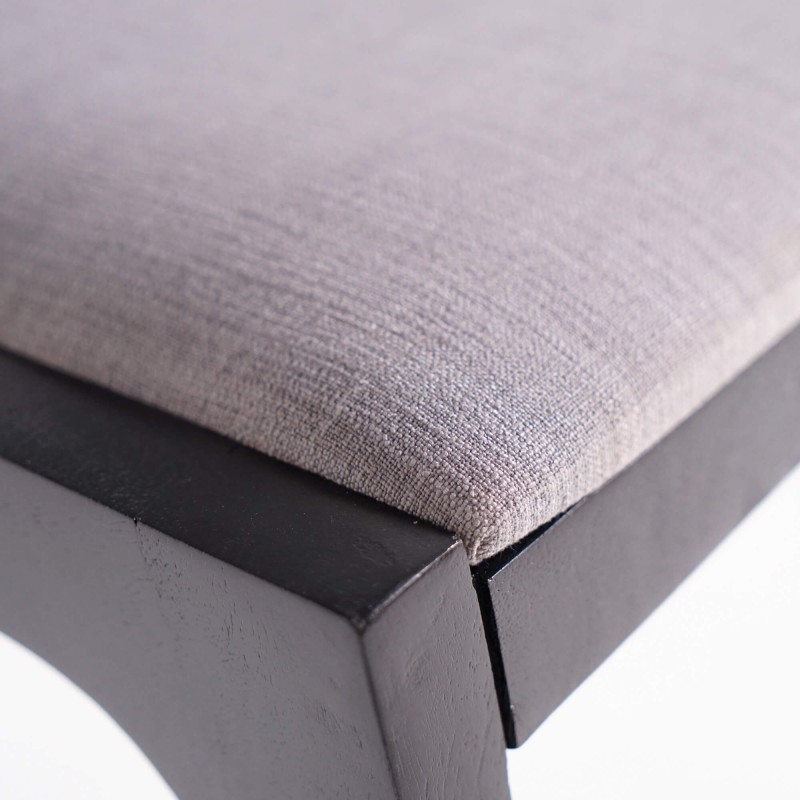 Chaise noire en bois naturel et tissu gris - Elegance