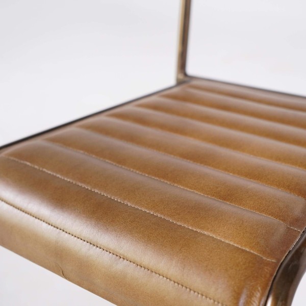 Chaise en cuir marron - Back to school