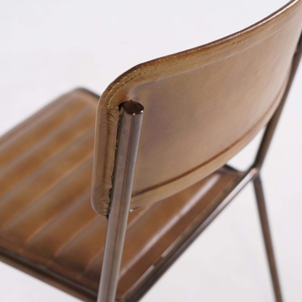 Chaise en cuir marron - Back to school