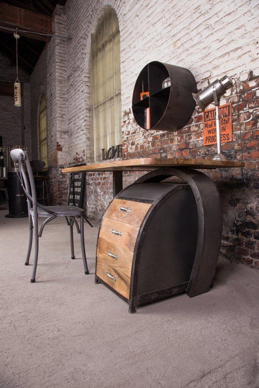 Bureau industriel d'inspiration scandinave