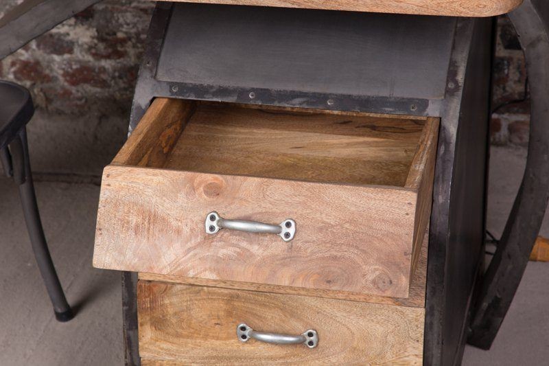 Bureau industriel d'inspiration scandinave
