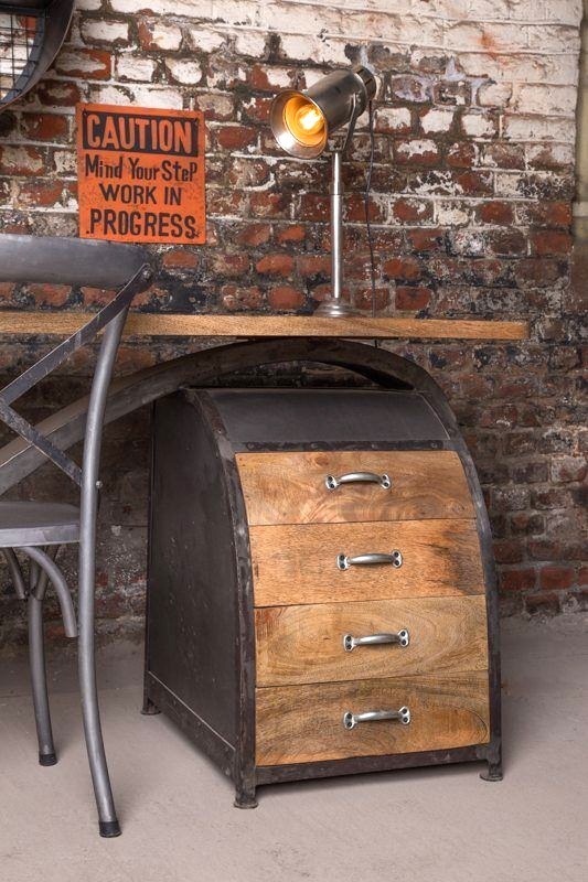 Bureau industriel d'inspiration scandinave