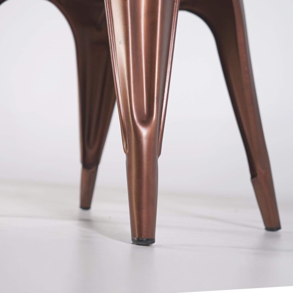 Chaise industrielle cuir et cuivre avec accoudoirs