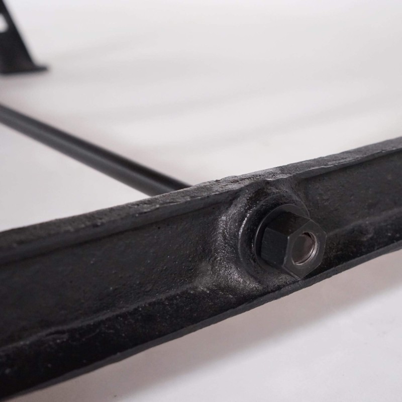 Table à manger de style industriel en bois massif et pieds en fonte - Hudson