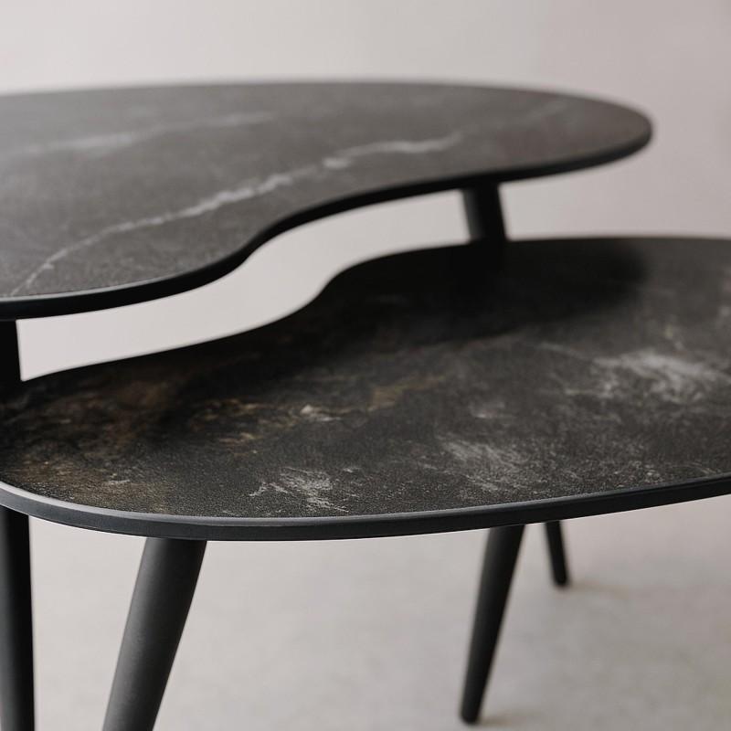 Set de 2 tables basses de forme organique en céramique