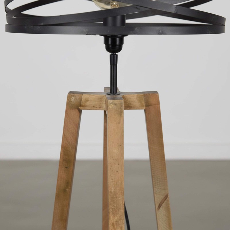 Lampadaire de salon style industriel en bois avec abat jour en métal torsadé - Twist