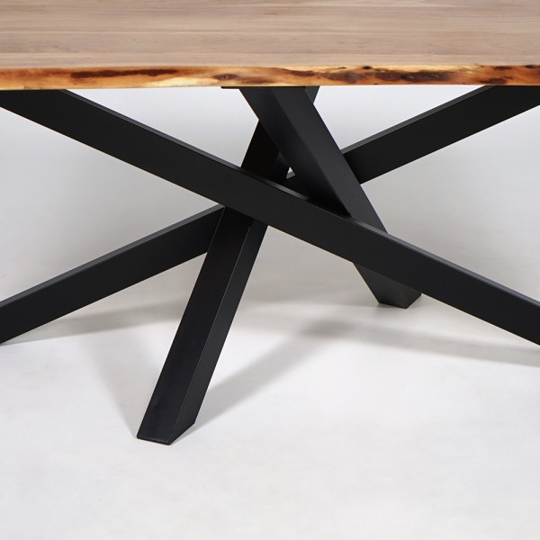 Table de salle à manger en bois massif à pied mikado en métal et bords naturels 220 cm