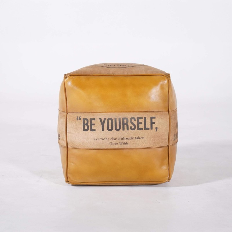 Pouf industriel en cuir "Be Yourself"