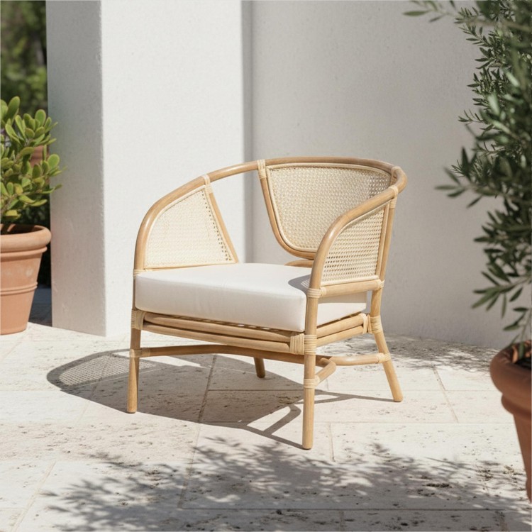 Fauteuil en rotin naturel et coussin beige - Haru
