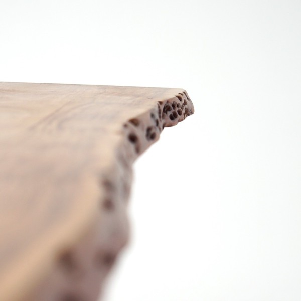 Table de salle à manger en bois massif à pied mikado en métal et bords naturels 200 cm