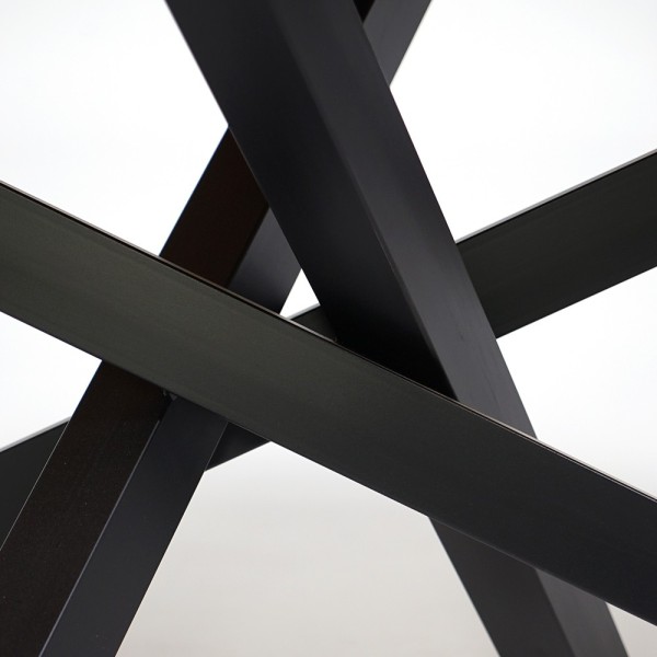 Table de salle à manger en bois massif à pied mikado en métal et bords naturels 200 cm