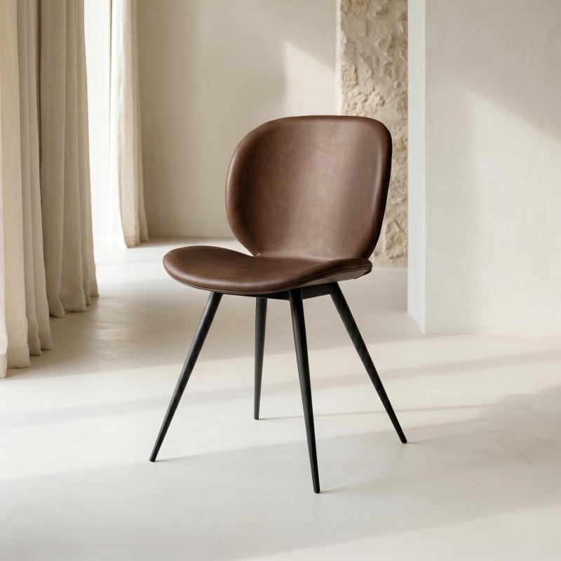 Chaise de salle à manger en cuir marron foncé avec pieds noirs - Cloud