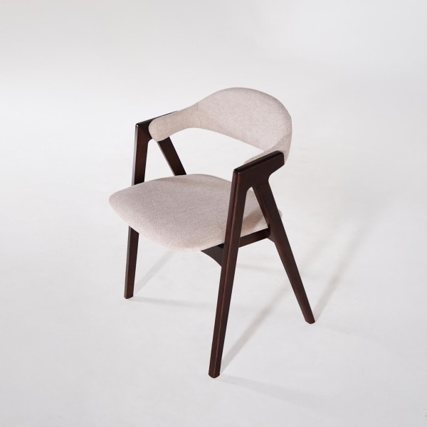 Chaise en bois de hêtre finition noyer et tissu bouclé beige - Lykke