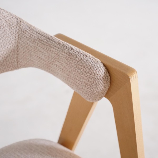Chaise en bois naturel et tissu bouclé beige - Lykke