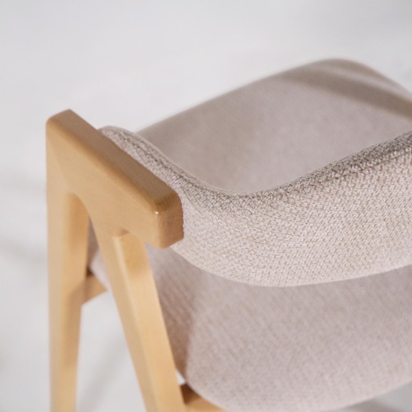 Chaise en bois naturel et tissu bouclé beige - Lykke