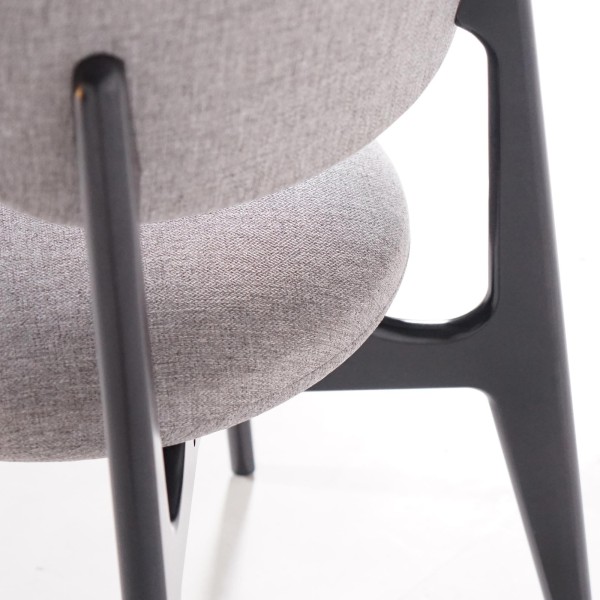 Chaise de salle à manger en bois massif finition noir et tissu gris - Svala