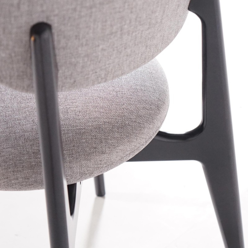 Chaise de salle à manger en bois massif finition noir et tissu gris - Svala