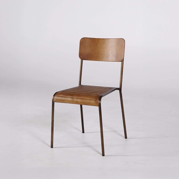 Chaise en cuir marron - Back to school