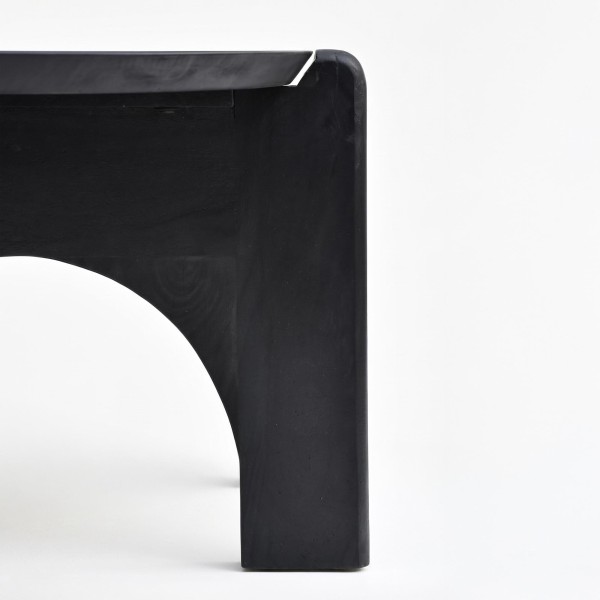 Table basse ronde et noire en bois massif - Stellan