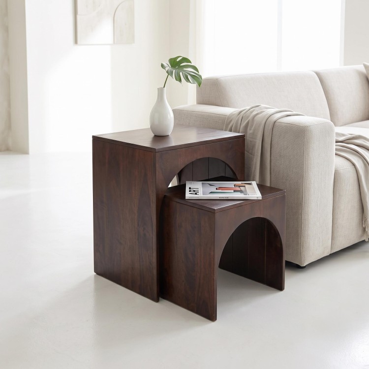 Lot de 2 tables basses gigognes en bois massif foncé - Isak
