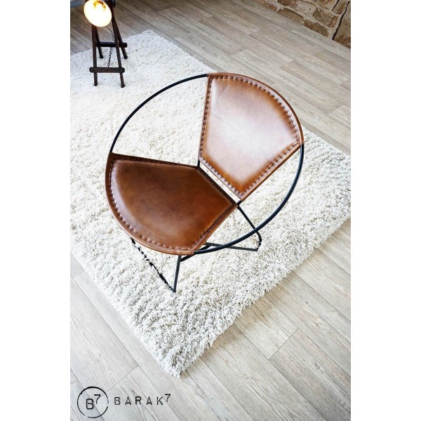 Chaise en cuir papillon