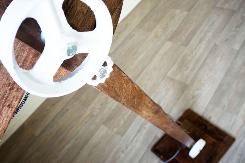 Lampe industrielle sur pied Acrobat WHITE