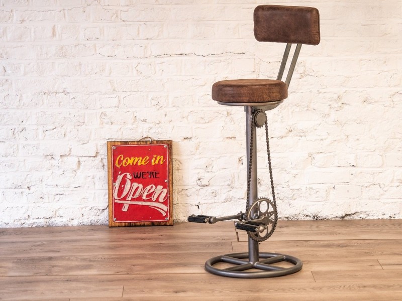 Tabouret de bar à pédales avec dossier