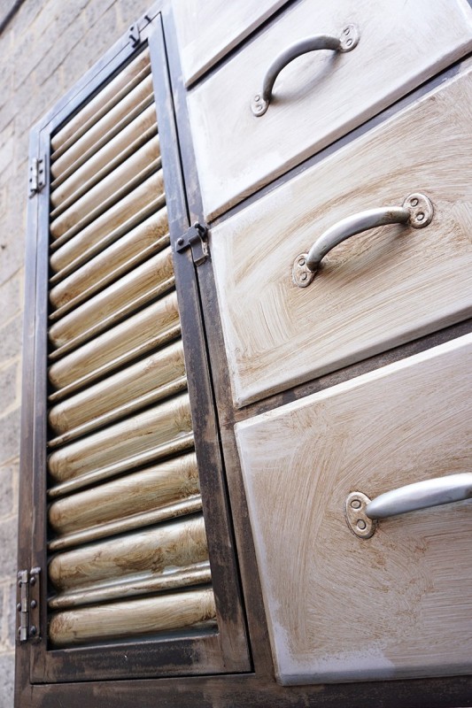 Armoire industrielle finition antique