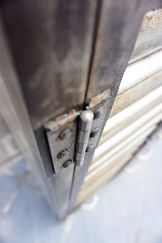 Armoire industrielle finition antique