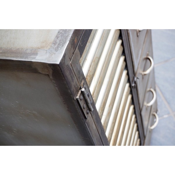 Buffet industriel finition antique