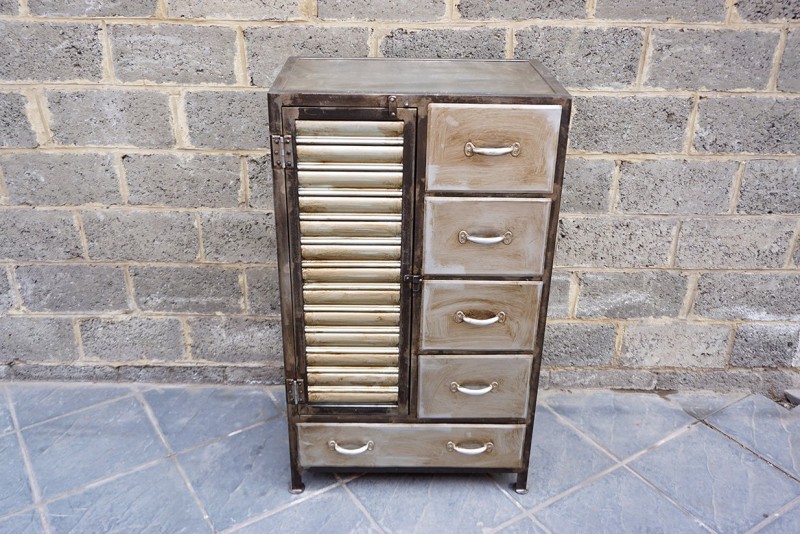Armoire industrielle finition antique