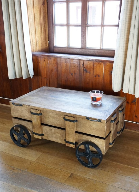 Table basse industrielle coffre