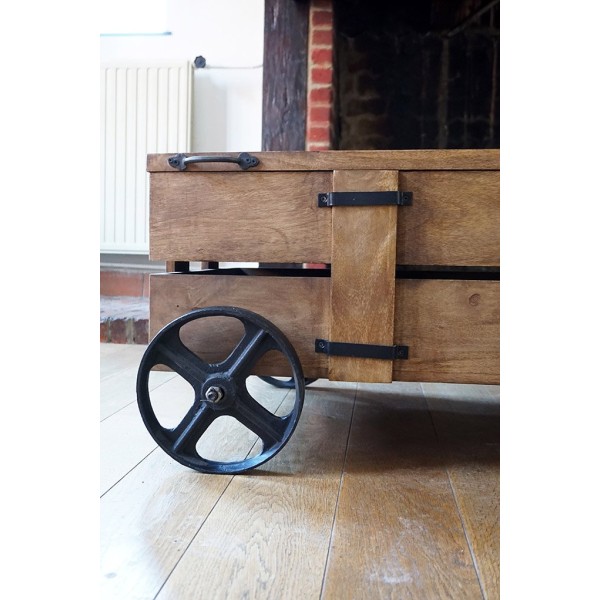 Table basse industrielle coffre